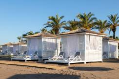 MIRACLE RESORT Pools & Beach